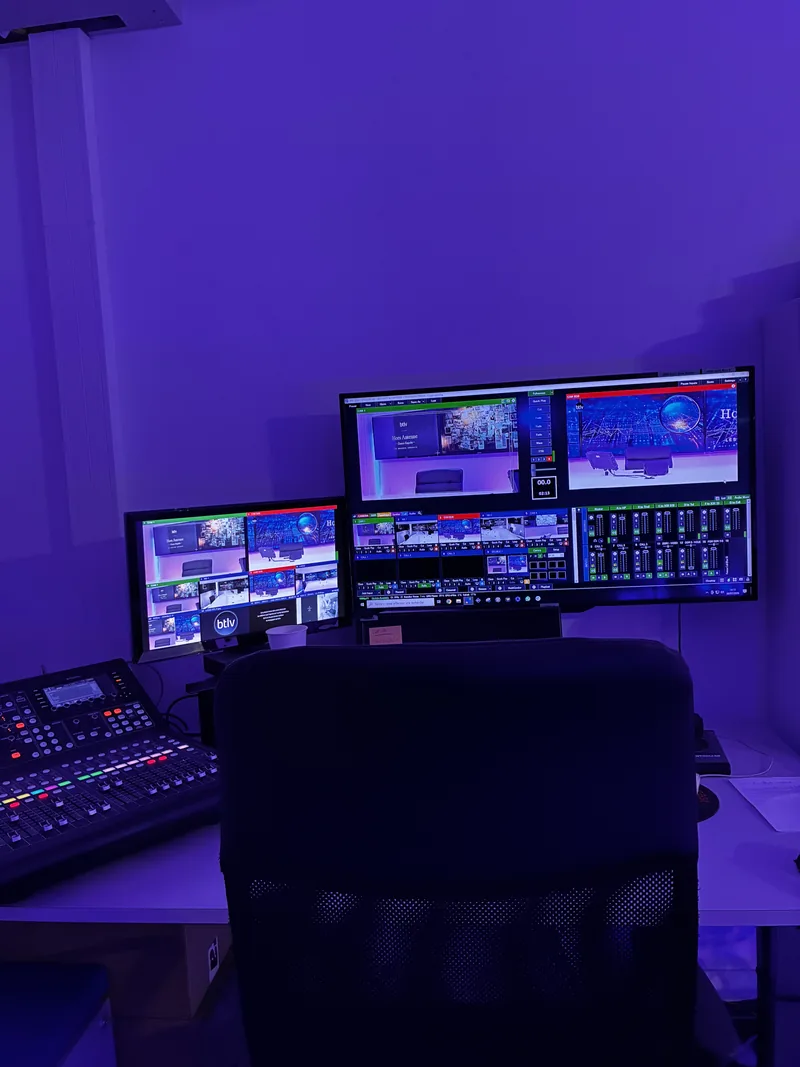 La console audio et les retours de la régie